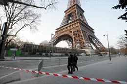 1.500 người sơ tán khỏi Tháp Eiffel vì sợ có bom
